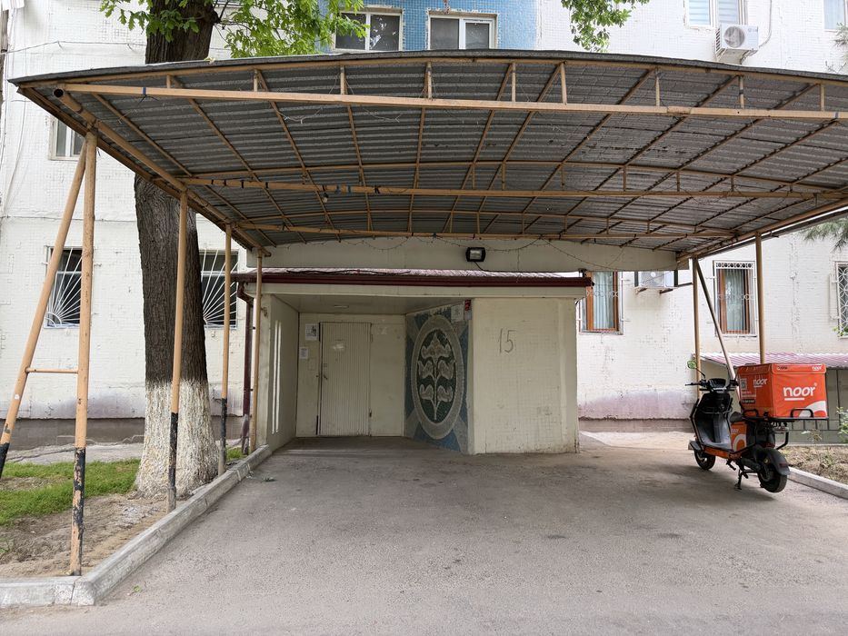 Себзорда 3/1/9 уй сотилади оркадан эшик очилган огород бор