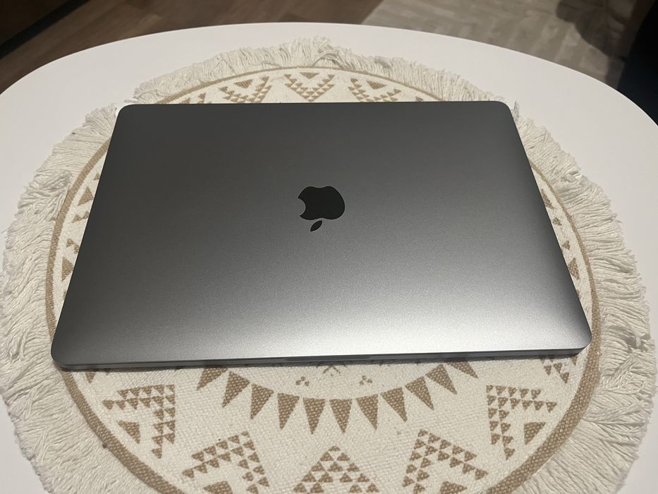 Apple MacBook Pro 13” 2022