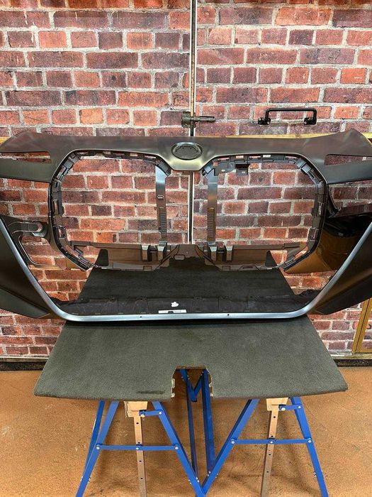 Bara fata BMW SERIA 7 G70 M-pachet