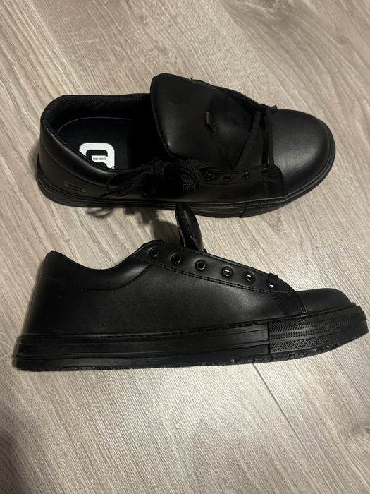 Pantofi de munca cu bombeu