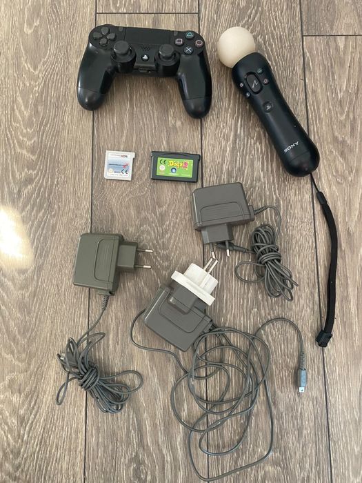 Incarcatoare nintendo si un walkman sony