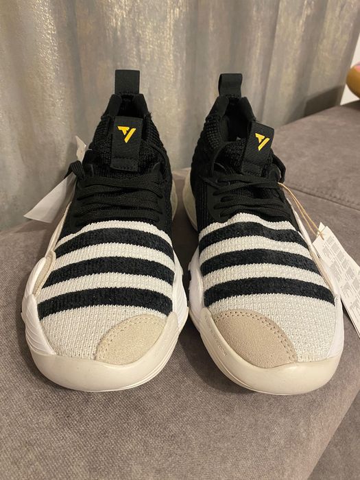 Adidas Pantofi sport unisex Trae Young 2 Super Villain
