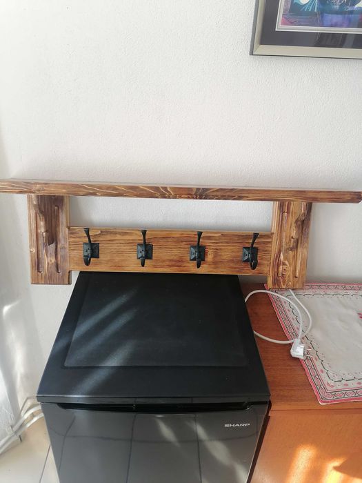 Дървена закачалка с 4 окачвачи