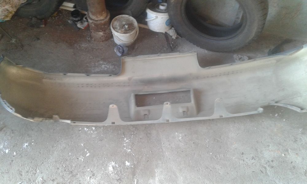 Продам бампер на тайоту