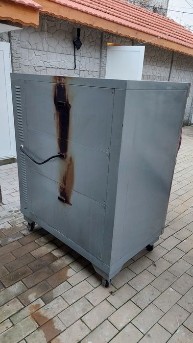 Продавам професионална трикамерна фурна