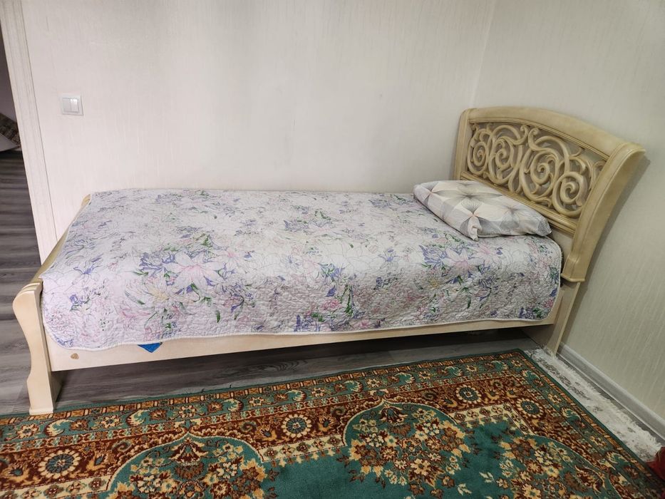 Продам кровать 90х200