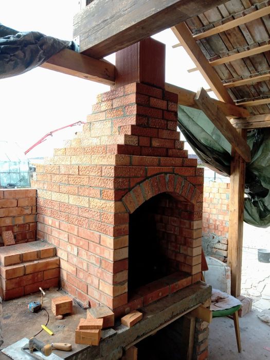 Fântână, afumătoare, toaletă de gradina,cuptor de pâine