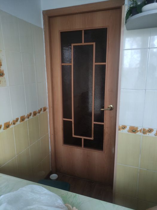 Продаю двери межкомнатные
