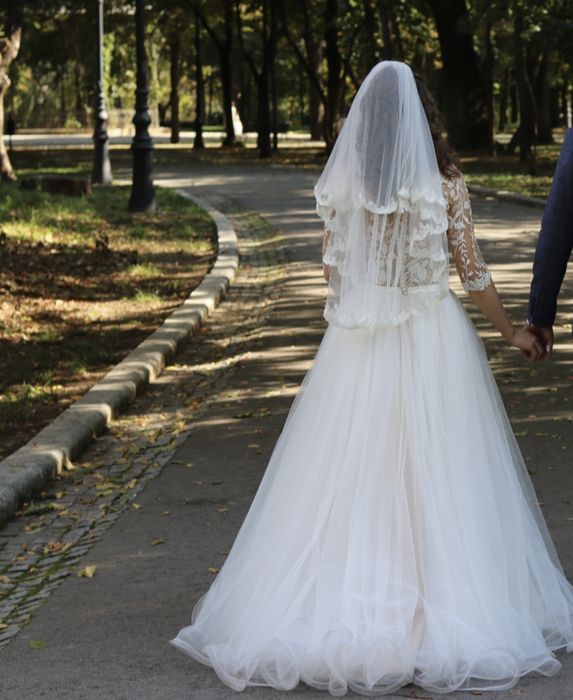 Vand rochie mireasa + voal marimea xs-s ,negiciabil  facuta pe comanda