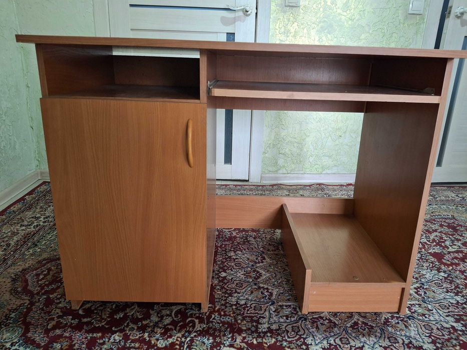Стол для компьютера