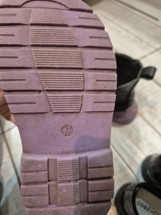 Продам 2 пары обуви за 10 000