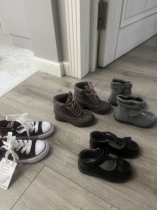 Продам детские ботиночки