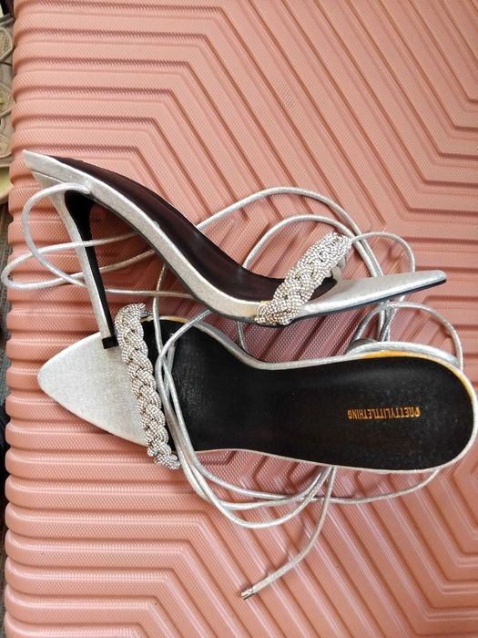 Сандали,сребристи,номер 5(38),нови