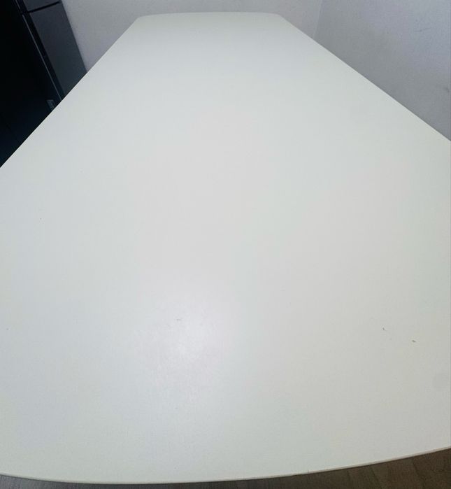 Стол для гостинной и кухни