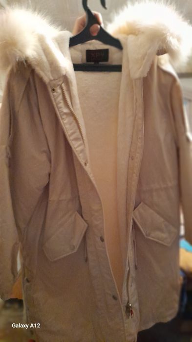 Зимний пуховик с капюшоном