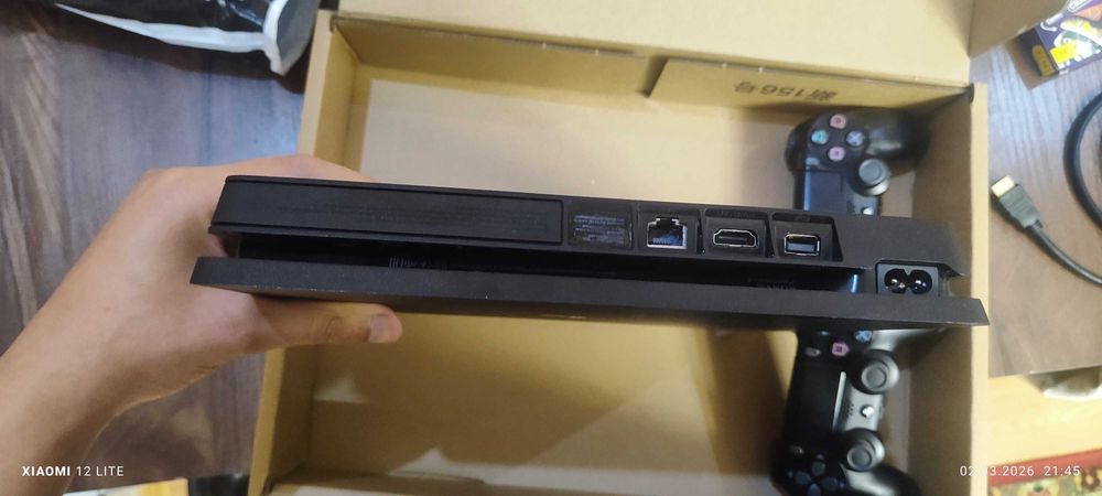 Playstation 4 slim