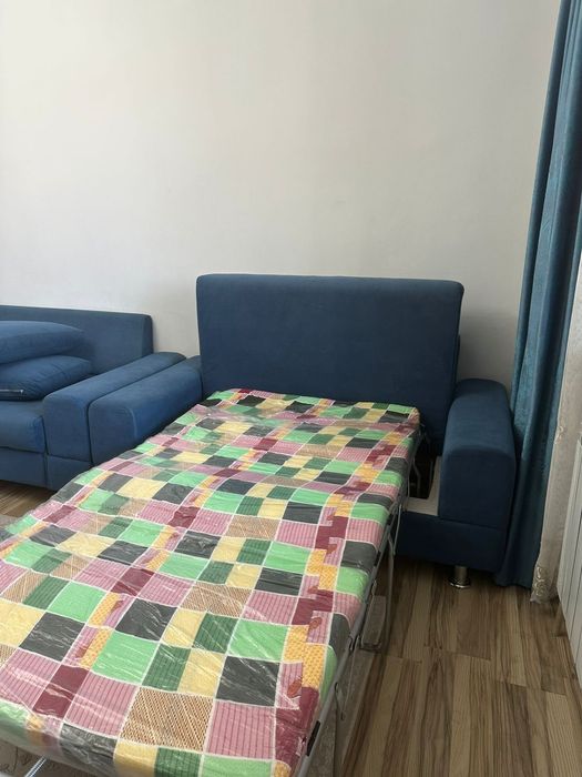 универсальный синий диван