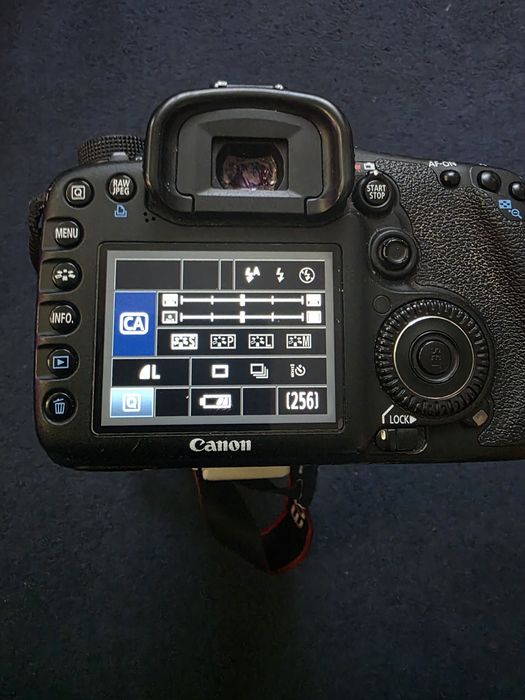 Camera canon eos7d cu obiectiv profesional