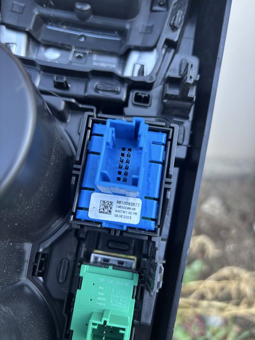 Селектор за скорости с централна конзола Peugeot 2008 2023 GT line