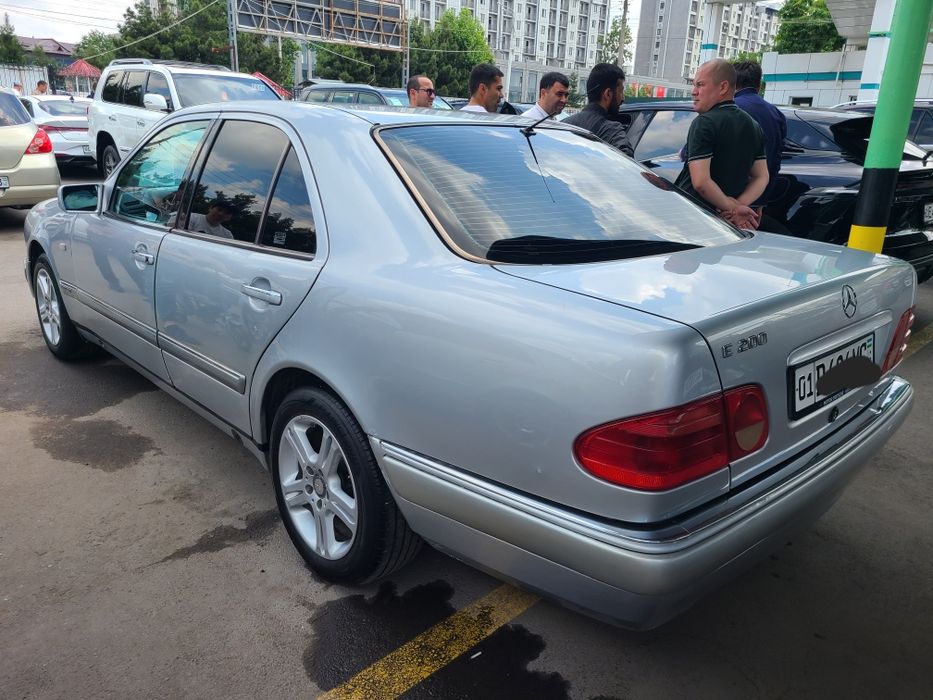 Mercedes-Benz 210
