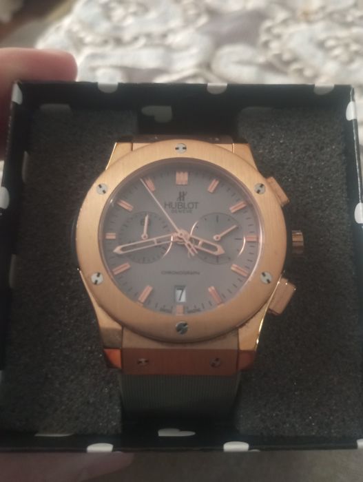 Часы HUBLOT продаю срочно!!!
