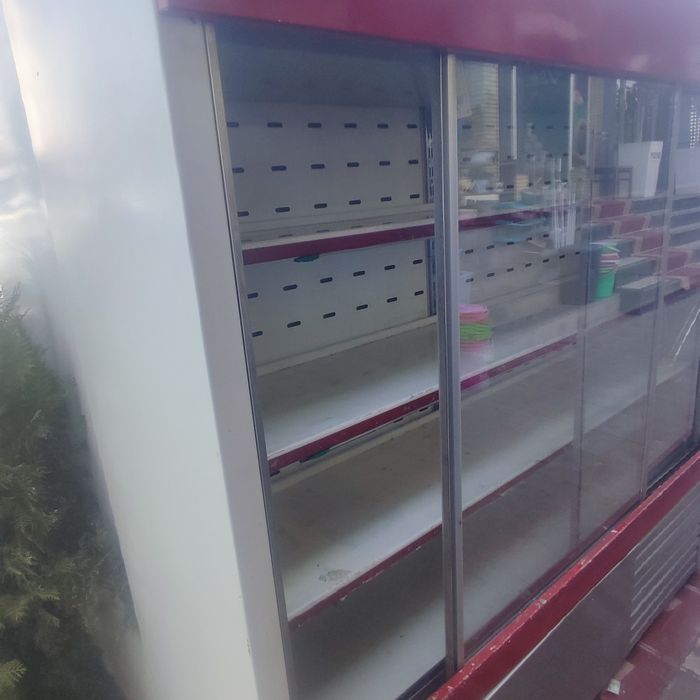 Витерина холаделник сотилади 2 та бор баландлиги 2 м узунлиги 1.9 м