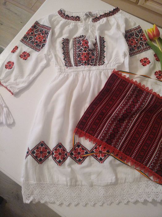 Costum tradițional pentru fete de 4 ani