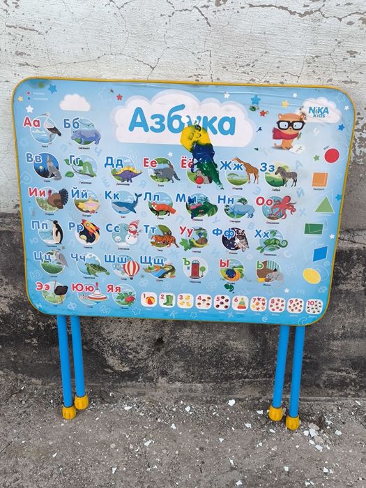 Стул со столом для ребенка