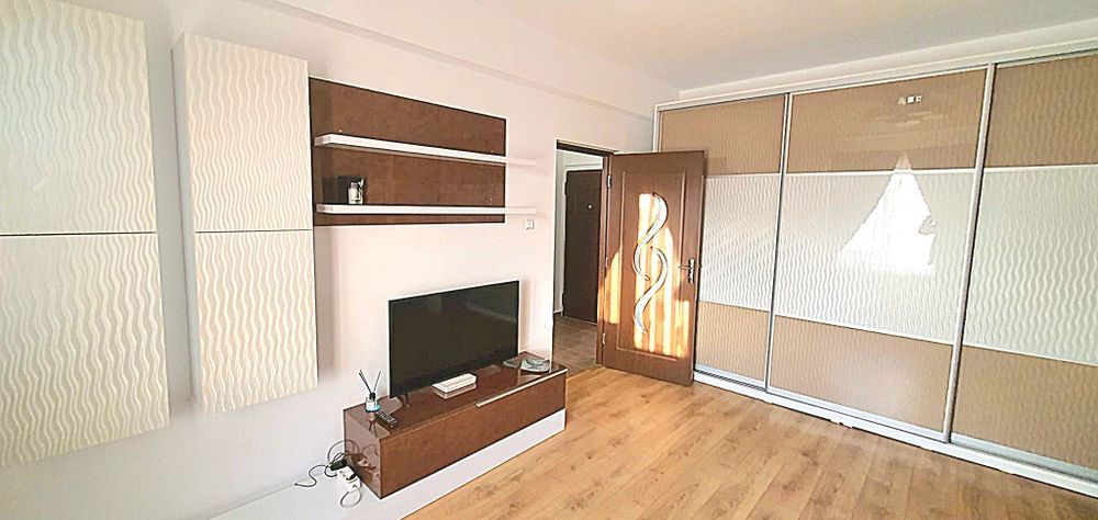 Închiriez ap 1 cam ultracentral (Statuia Nespălată) et3 dec f spațios