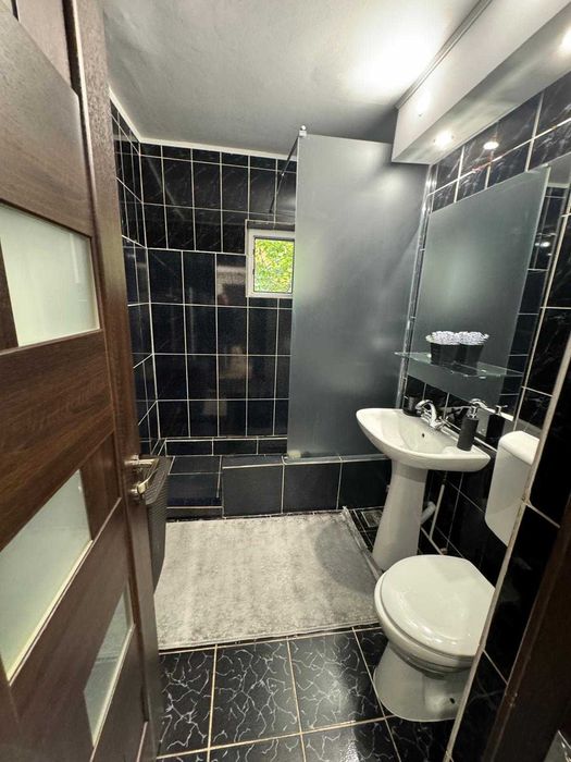 Pers fizica Inchiriez apartament 2 camere+living in Nicolina