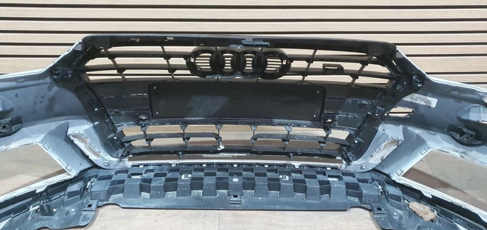 Audi A3 8v3 8v4 bara fata S line face lift grila capota radiator Sline