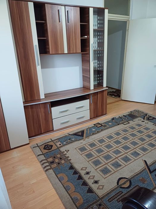 Închiriez apartament