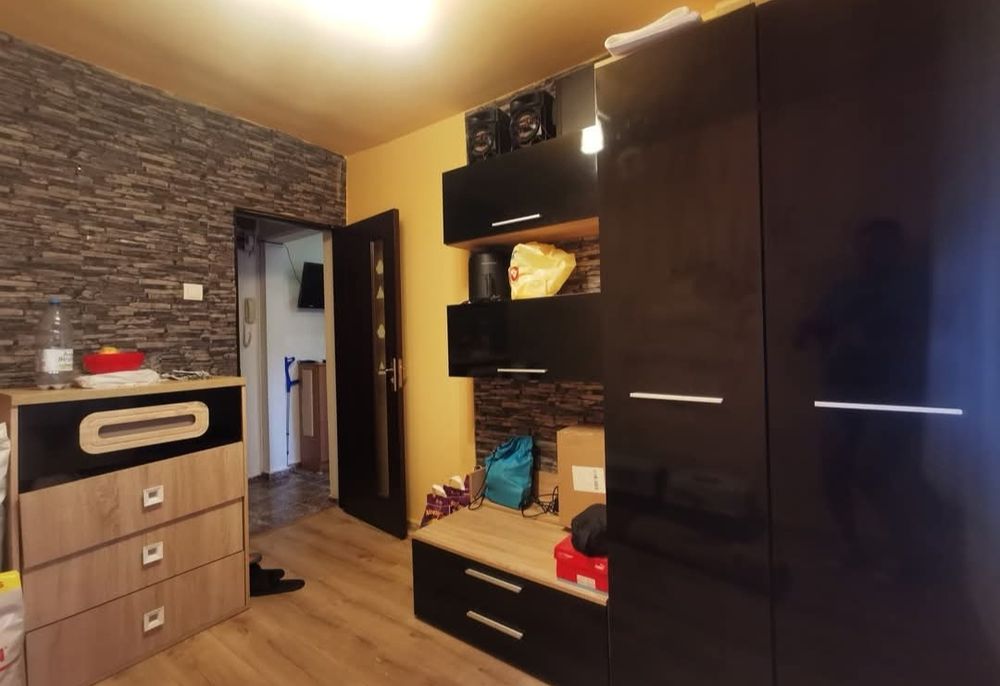 Vând sau schimb / 3 camere / etajul 2