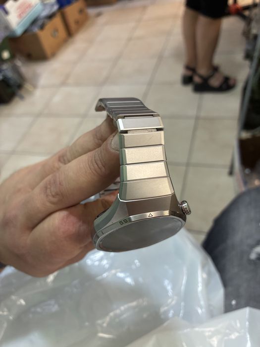 Продавам HUAWEI Watch GT 6 Pro Titanium 46mm