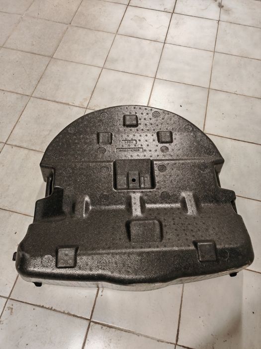 Разпределител за багажник за Тойота РАВ 4, 2019-2025 г.