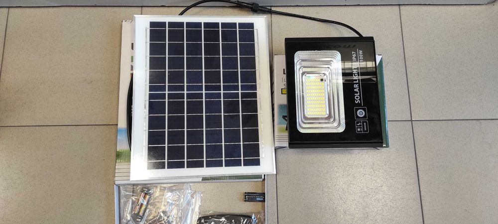 LED Соларен прожектор 100W с отделен панел/Соларна лампа 100W с панел