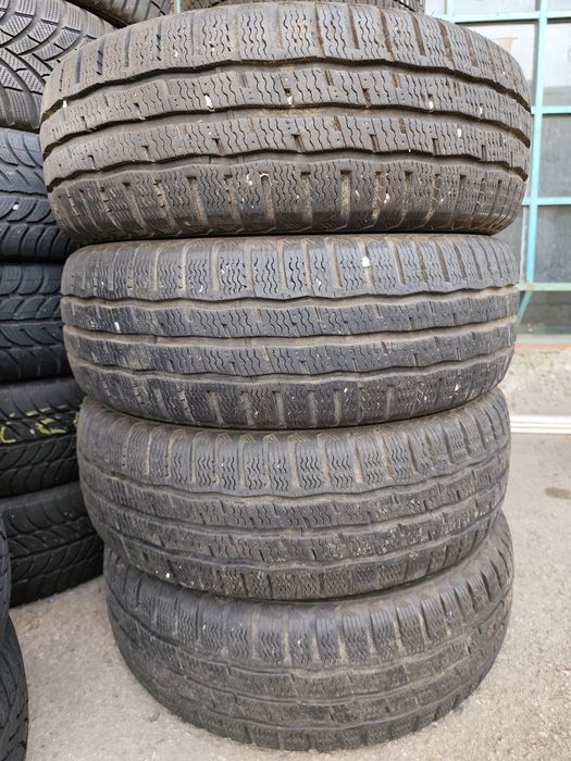 Продавам 4 зимни гуми 215/65/16 С бус