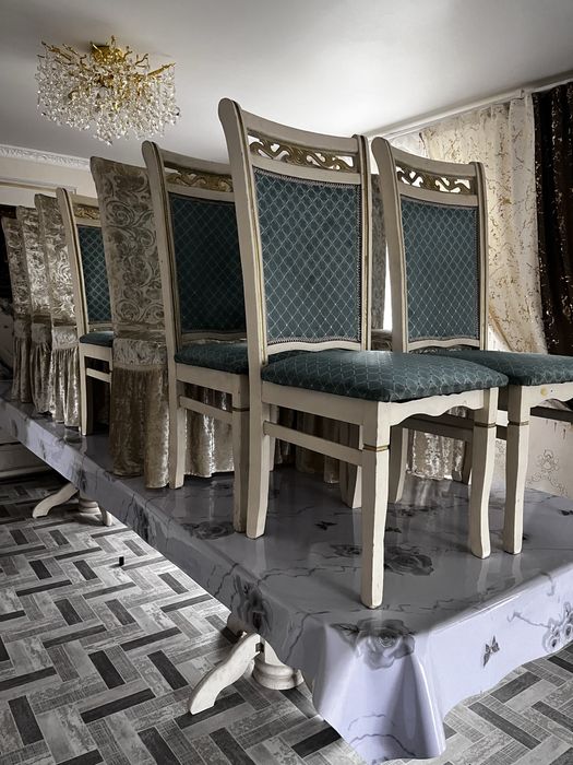 Стол для гостей