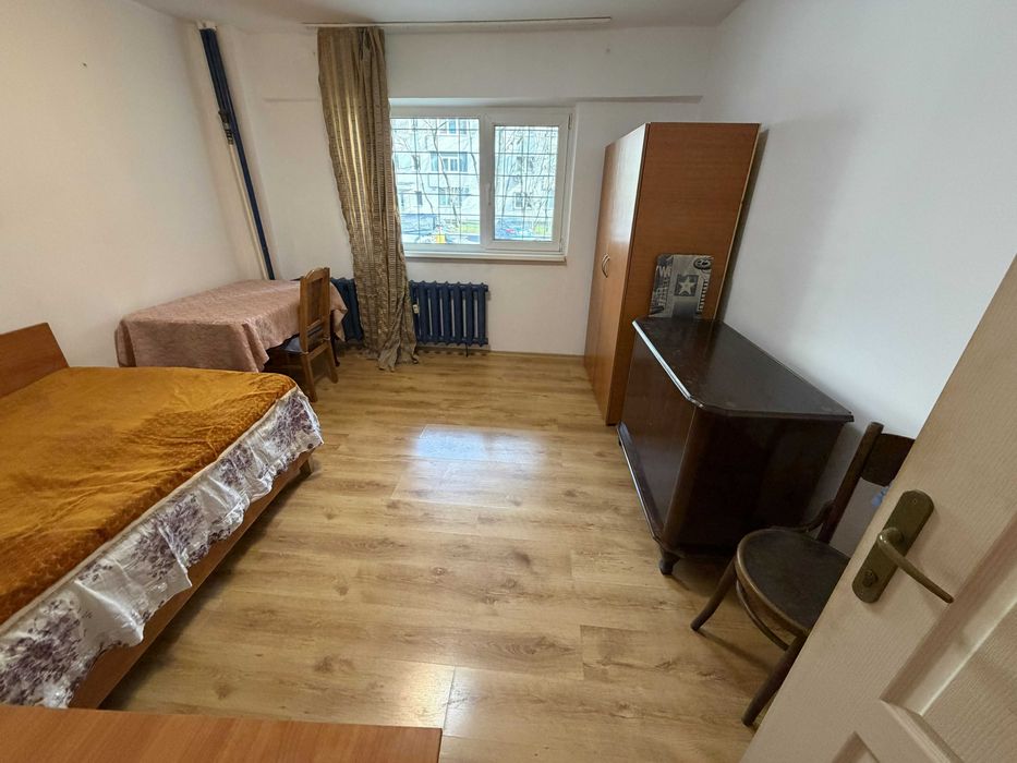 Închiriez 1 camera într-un apartament cu 3 camere