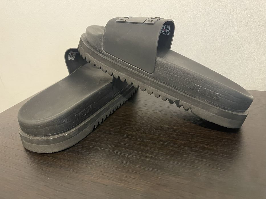 Vând papuci Tommy Hilfiger nr.37