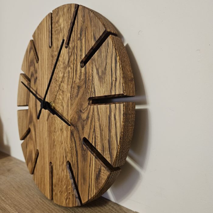 Стенен часовник от дъб