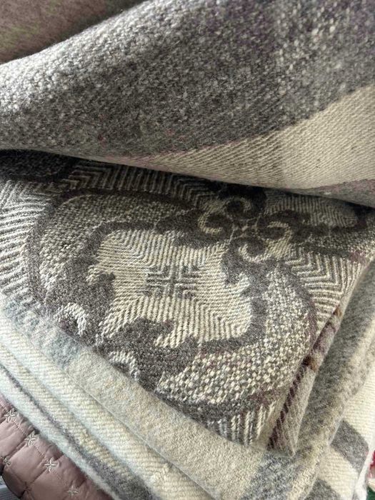 Ръчно тъкани одеяла, китеници и черга