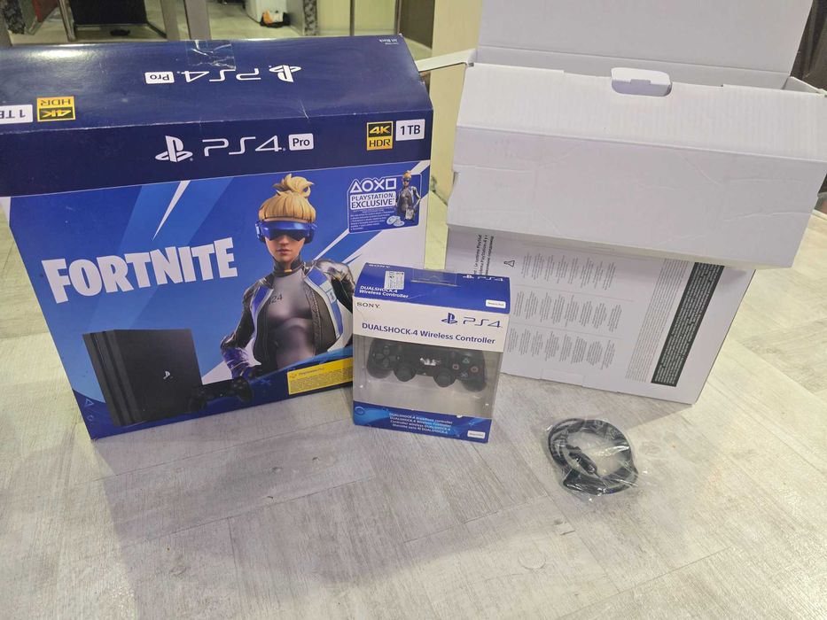 PlayStation 4 Pro 1 tb с допълнителен джойстик
