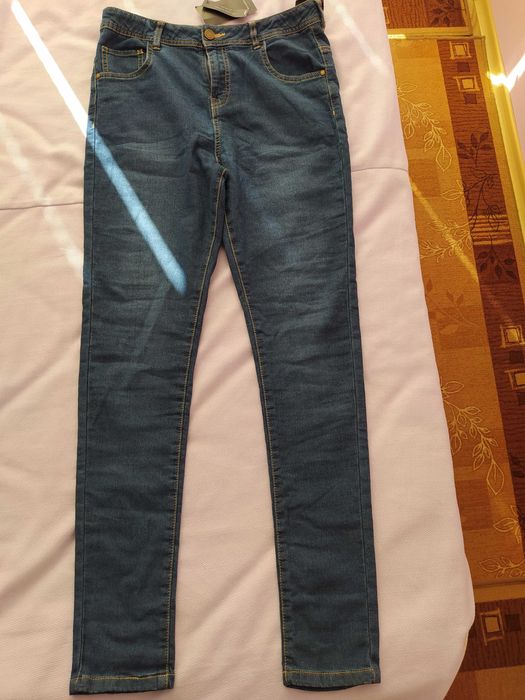 Чисто нови еластични дънки RESERVED, slim, за ръст 170 см.