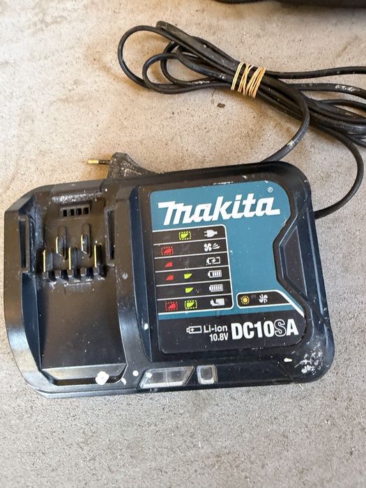 Makita DF333D 12V винтоверт