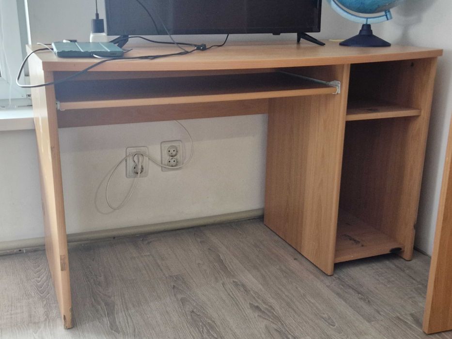 Письменный стол с полками