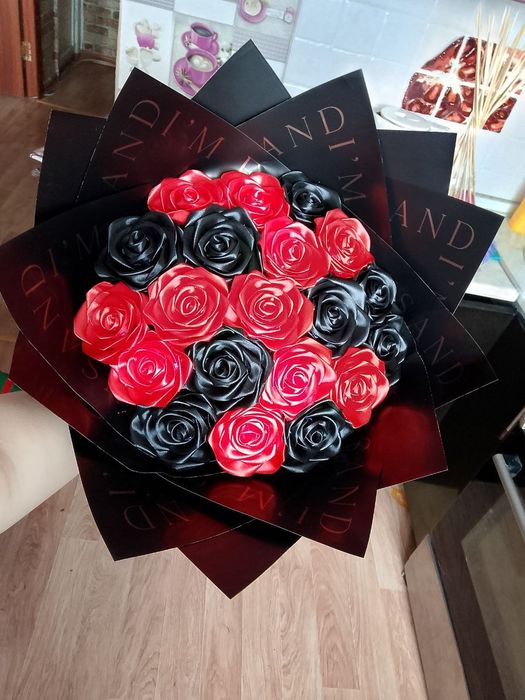 Розы из атласной ленты