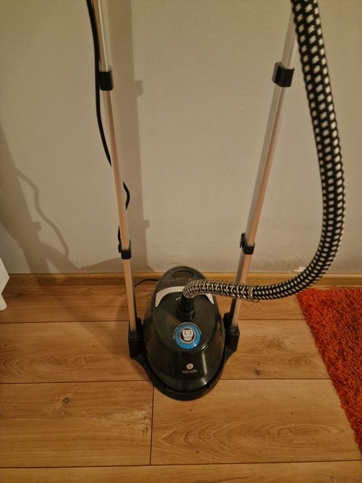 Stație de călcat verticală