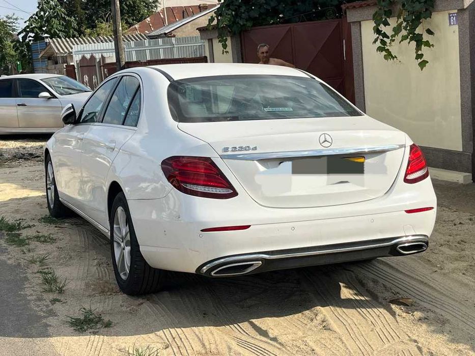 Dezmembram Mercedes E-Class W213 2.0 d 143 cp An 2016
Cod 654.920