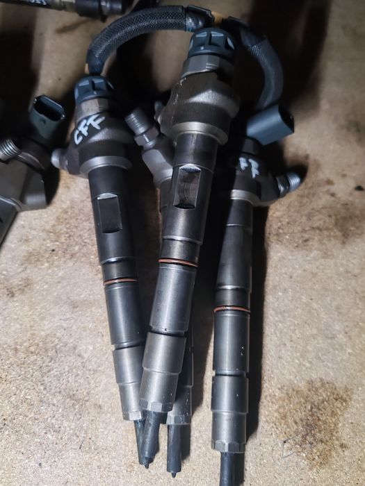 Injector Vw Sharan 7n passat b7 2.0tdi CFF 350lei.buc